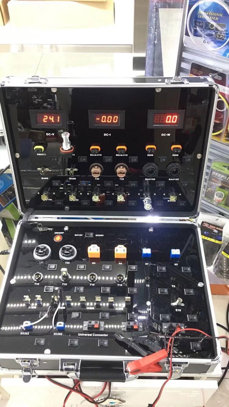 Δοκιμαστής μπαταριών με πίνακες ένδειξης - 6481 - iThinksmart.gr