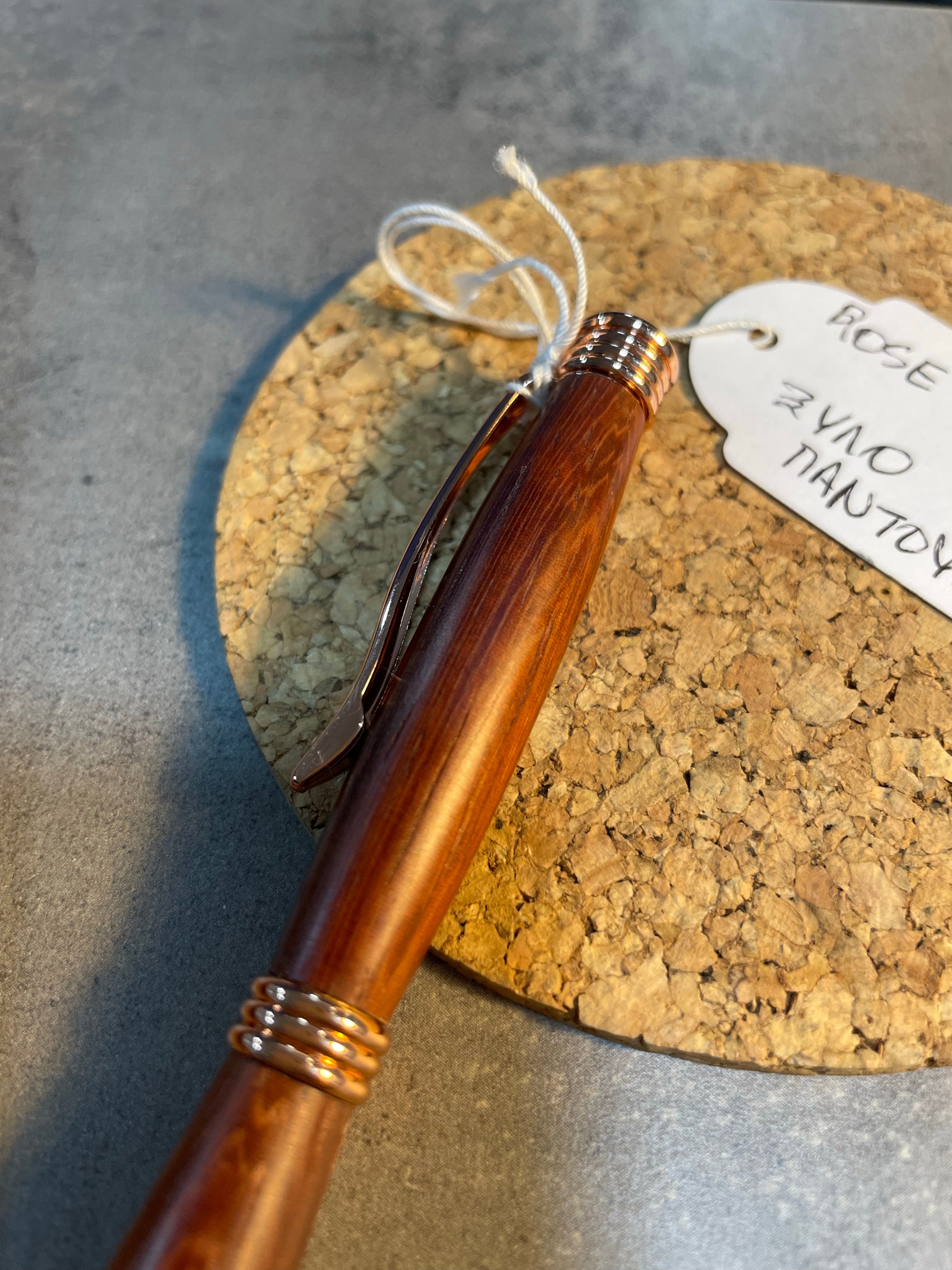 Χειροποίητο Ξύλινο Στυλό από Παντούκ και Ροζ Χρυσές Λεπτομέριες - EndlessWood - iThinksmart.gr