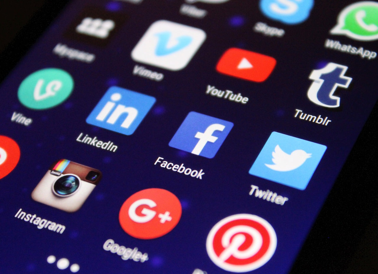 Facebook. Στοιχεία 617.000 Ελλήνων χρηστών διέρρευσαν σε δημόσια sites Hacker - iThinksmart.gr